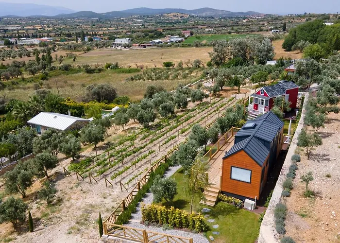 Urlachi Ciftligi Lantgård *